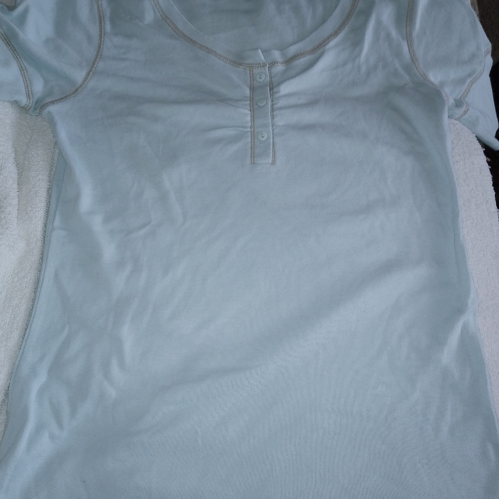 Short Set Top and Shorts - Picture 2 of 3